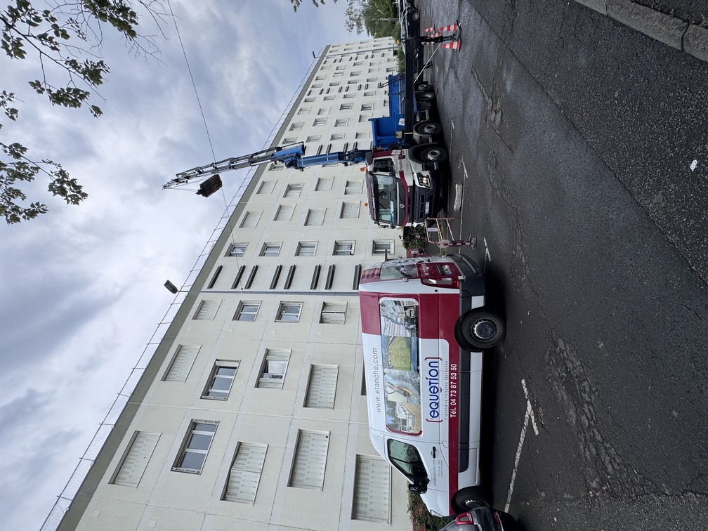 levage-camion grue-la grande combaude-assemblia-clermont ferrand-étanchéité-toiture terrasse